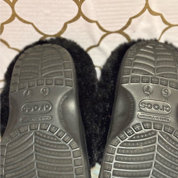 Crocs Mammoth Faux Fur Lined Clogs Shoes Black Slip On - Picture 5 of 7